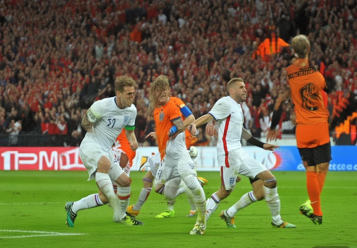 英格兰友谊赛2-1逆转荷兰：青春对决与战术解析